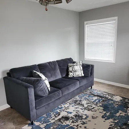 Quiet Comfort Room Near Shopping And Attractions